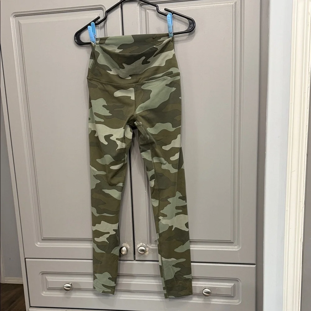 Victoria's Secret Green Camouflage Leggings - Picture 1 of 8